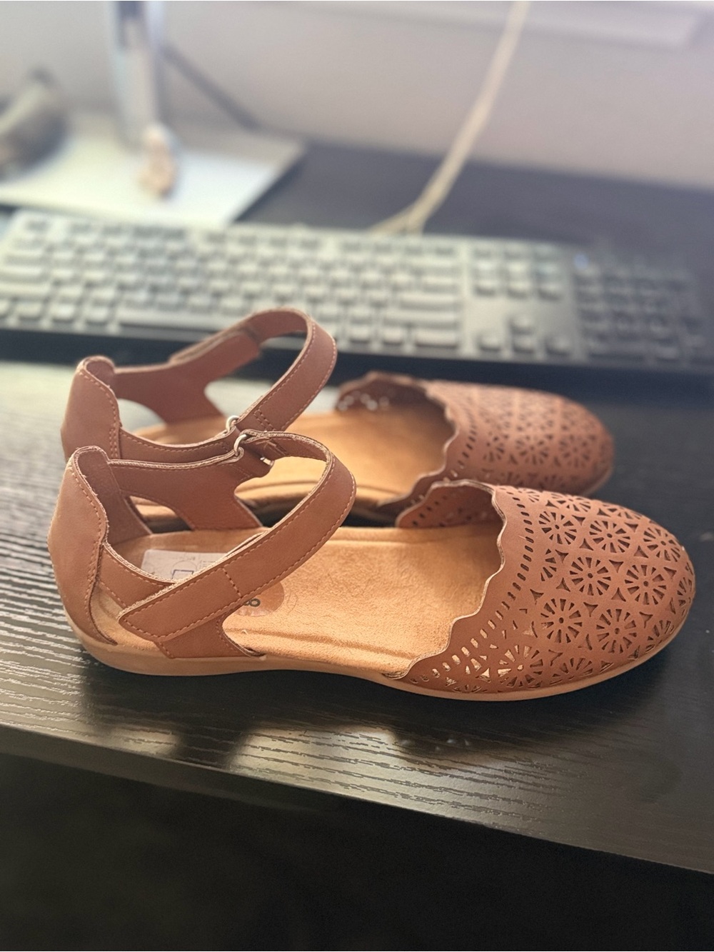 Brown Laser-Cut Mary Jane Flats size 8W - Picture 5 of 5